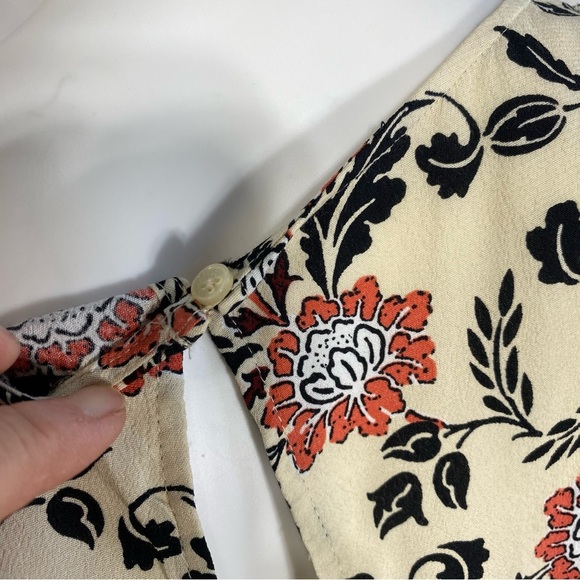 Express Floral Ruffled Front Shorts Romper - Picture 5 of 7